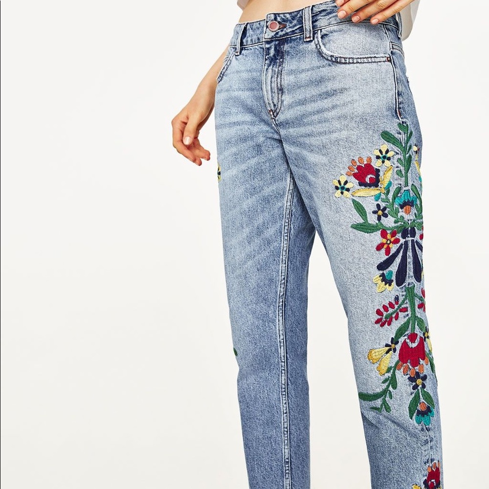ZARA mid rise floral embroidery jeans